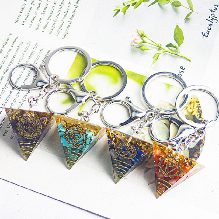 Llavero con colgante de energía piramidal de orgón curativo de chakras de Olivenorma