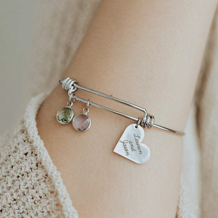 Pulsera retráctil con piedra natal grabada y corazón personalizado de Olivenorma