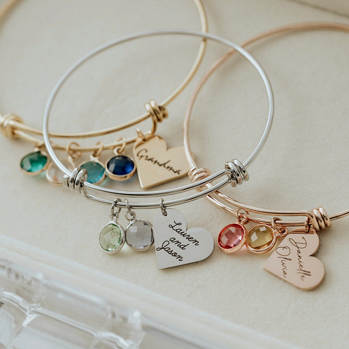 Pulsera retráctil con piedra natal grabada y corazón personalizado de Olivenorma