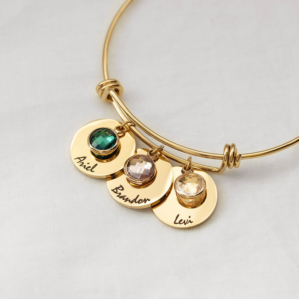 Pulsera retráctil con piedra natal grabada y disco personalizado de Olivenorma 