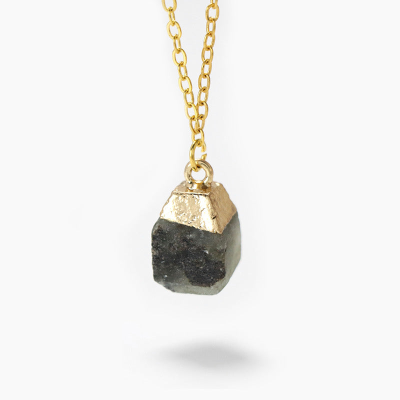Collar de estilo dulce con piedra áspera de corte cuadrado de Olivenorma