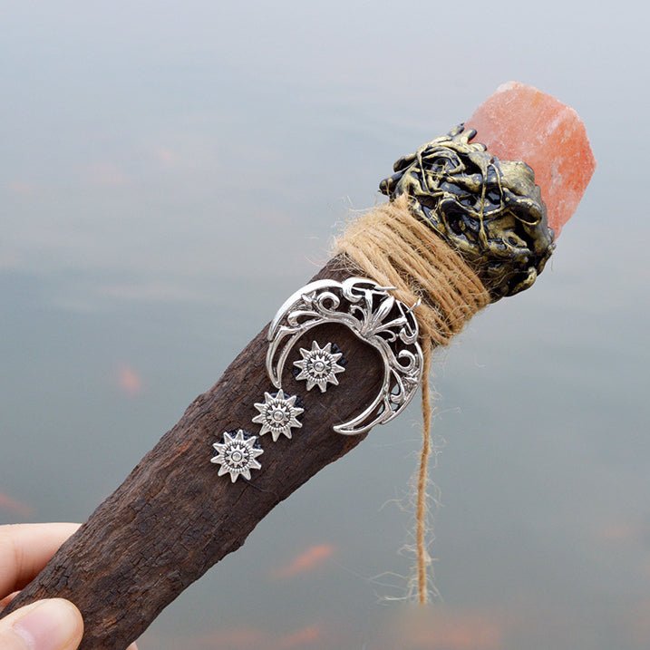 Accesorios con nudos celtas y ramas extrañas de Olivenorma Varitas de cristal de bruja