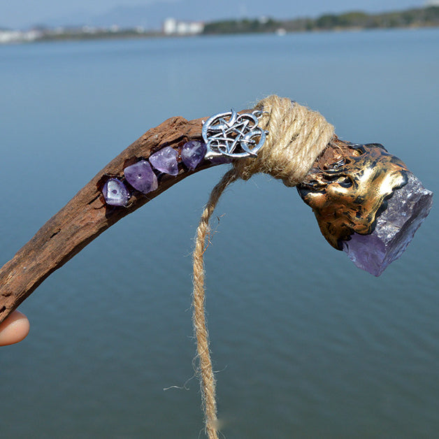 Accesorios con nudos celtas y ramas extrañas de Olivenorma Varitas de cristal de bruja