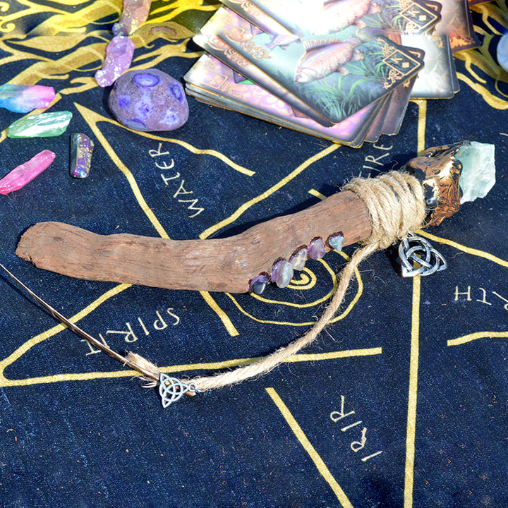 Accesorios con nudos celtas y ramas extrañas de Olivenorma Varitas de cristal de bruja