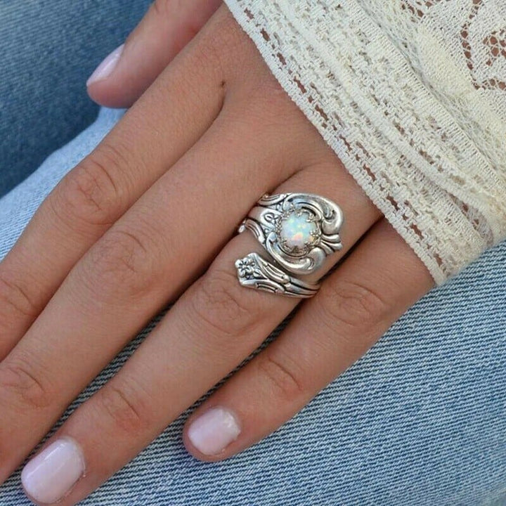 Anillo ajustable de ópalo blanco de Olivenorma
