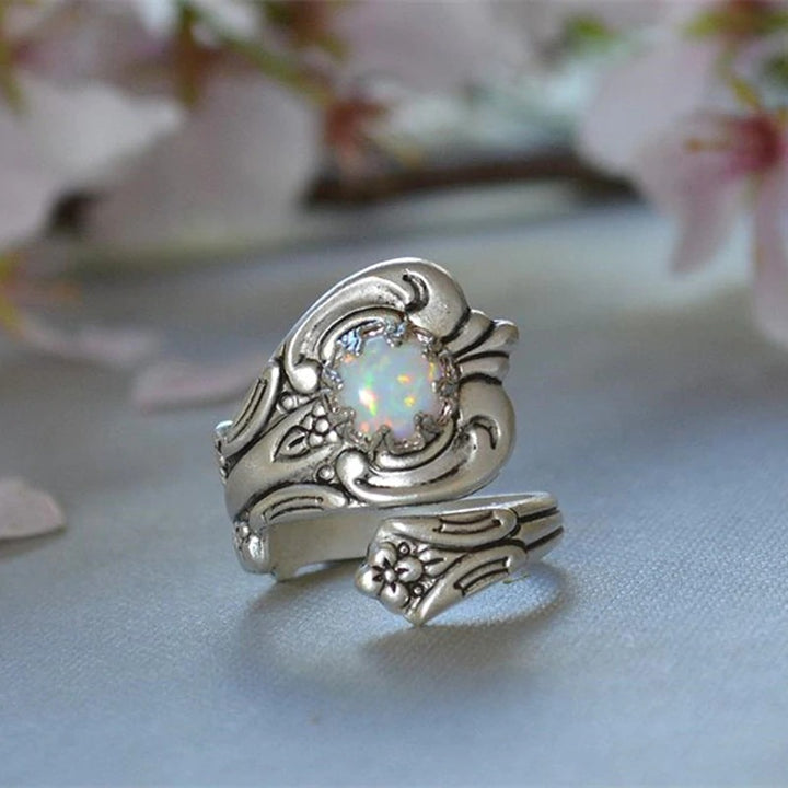 Anillo ajustable de ópalo blanco de Olivenorma