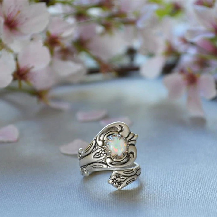 Anillo ajustable de ópalo blanco de Olivenorma
