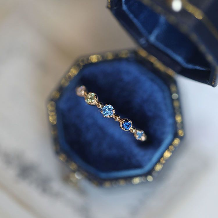 Anillo ajustable con topacio azul "Summer Lake" de Olivenorma 