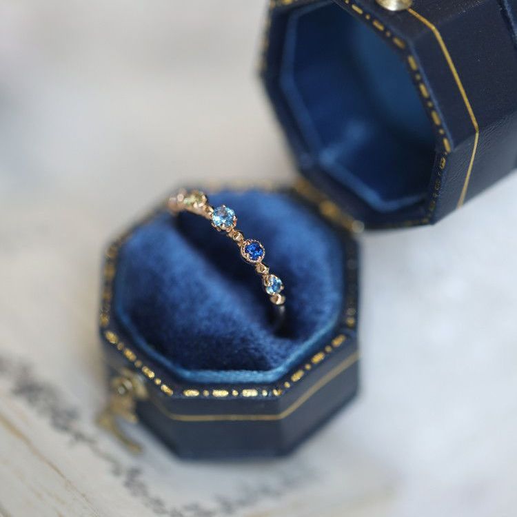 Anillo ajustable con topacio azul "Summer Lake" de Olivenorma 