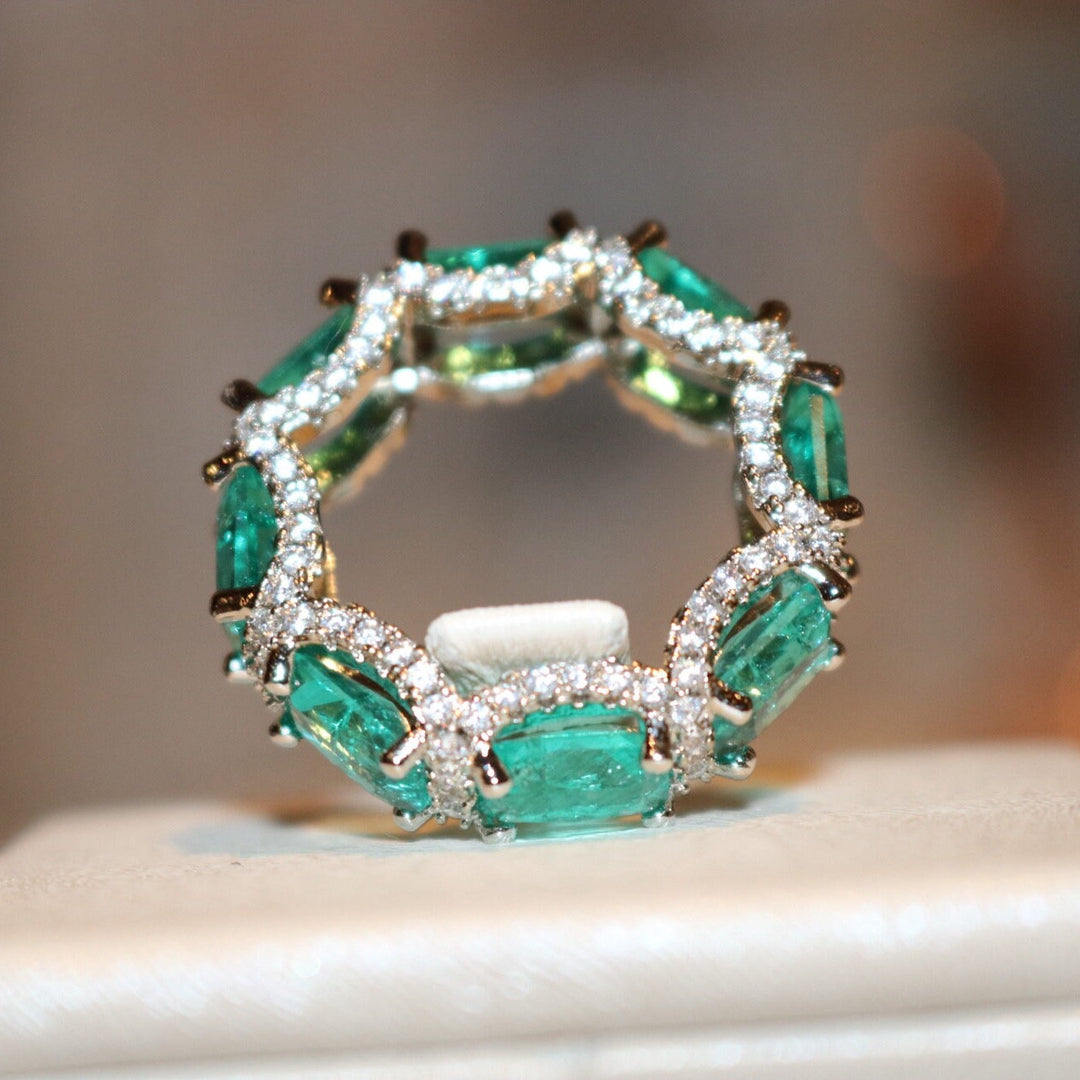 Anillo de eternidad completo con turmalina Paraiba azul océano de Olivenorma