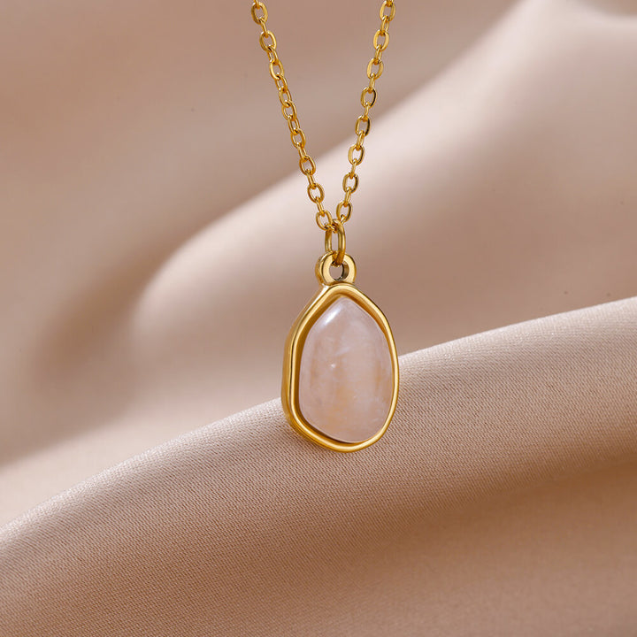 Collar de acero y titanio con colgante de piedra irregular Olivenorma en oro de 18 quilates