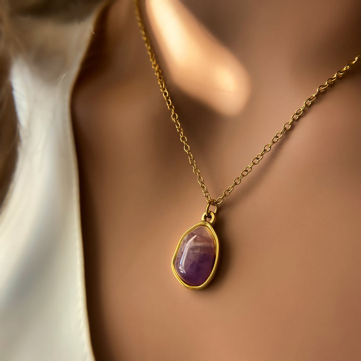 Collar de acero y titanio con colgante de piedra irregular Olivenorma en oro de 18 quilates