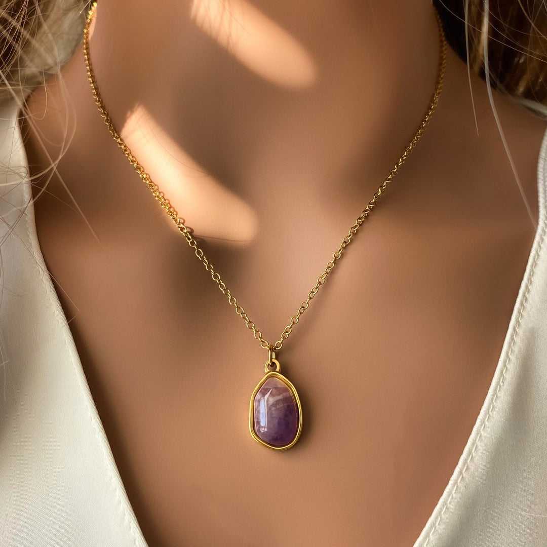 Collar de acero y titanio con colgante de piedra irregular Olivenorma en oro de 18 quilates