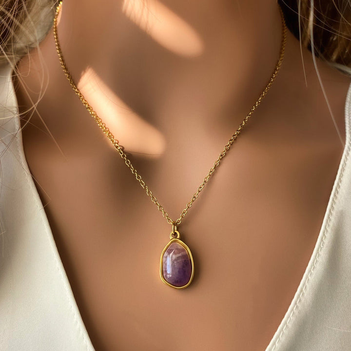 Collar de acero y titanio con colgante de piedra irregular Olivenorma en oro de 18 quilates
