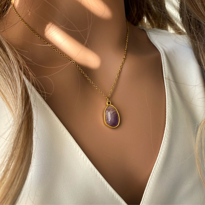 Collar de acero y titanio con colgante de piedra irregular Olivenorma en oro de 18 quilates