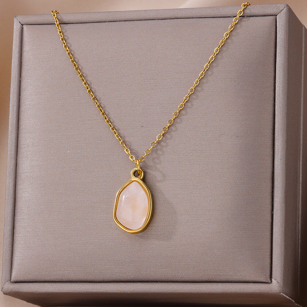 Collar de acero y titanio con colgante de piedra irregular Olivenorma en oro de 18 quilates