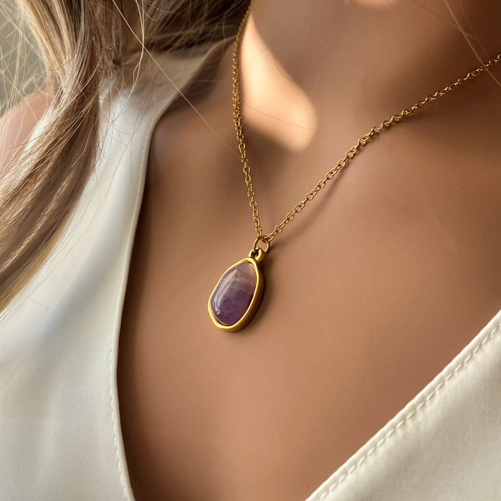 Collar de acero y titanio con colgante de piedra irregular Olivenorma en oro de 18 quilates