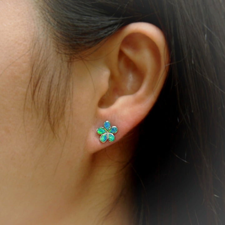 Pendientes de plumeria y ópalo de Olivenorma
