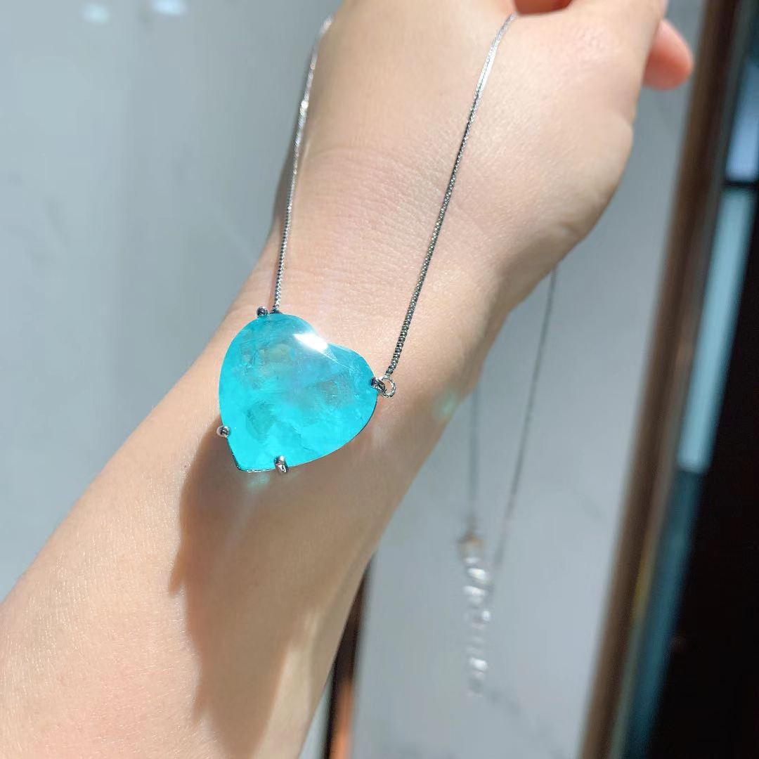 Pendientes con forma de corazón de turmalina de Paraíba de Olivenorma