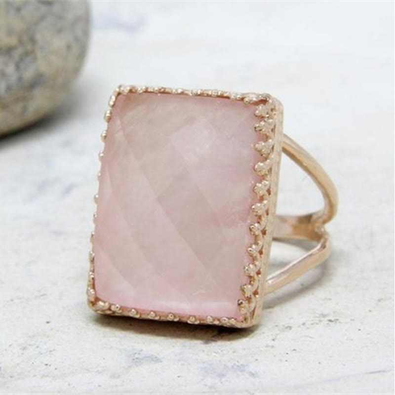 Anillo de cóctel rectangular grande de cuarzo rosa de Olivenorma