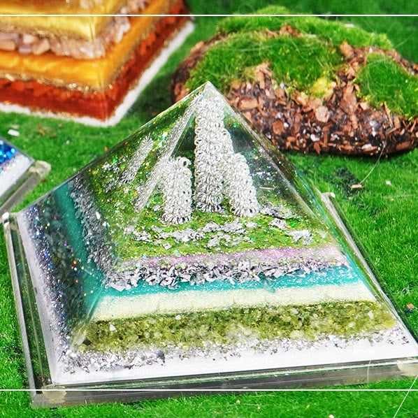 Pirámide de orgón curativo de prehnita y peridoto de Olivenorma