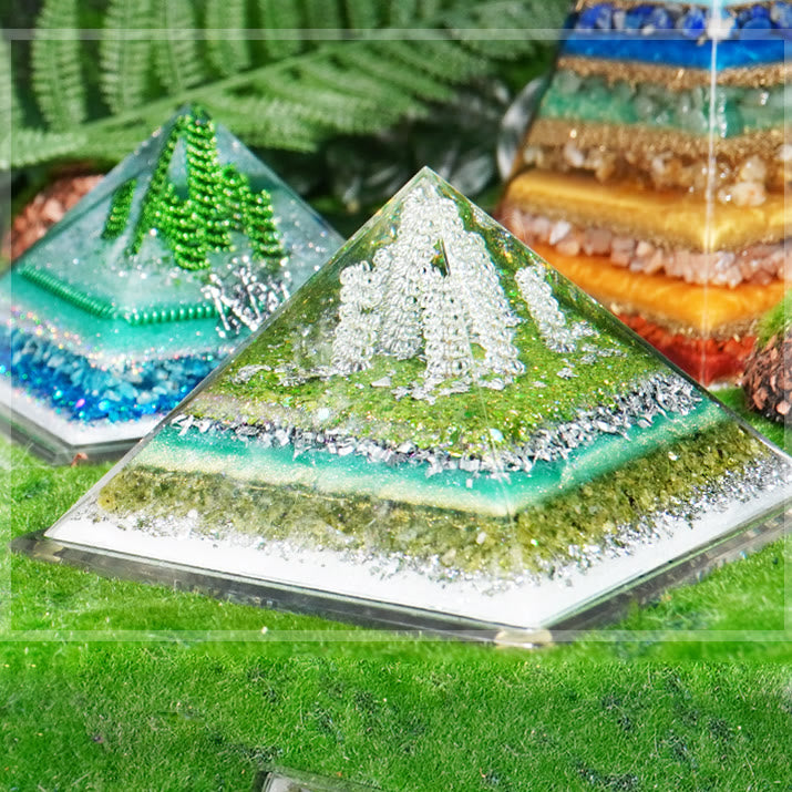 Pirámide de orgón curativo de prehnita y peridoto de Olivenorma
