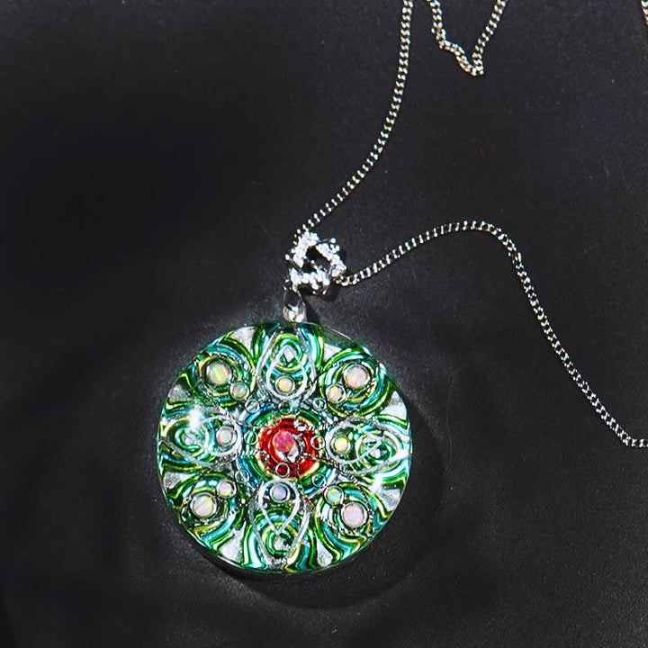 Collar de ópalo de fuego de cuarzo rutilado verde de Olivenorma 