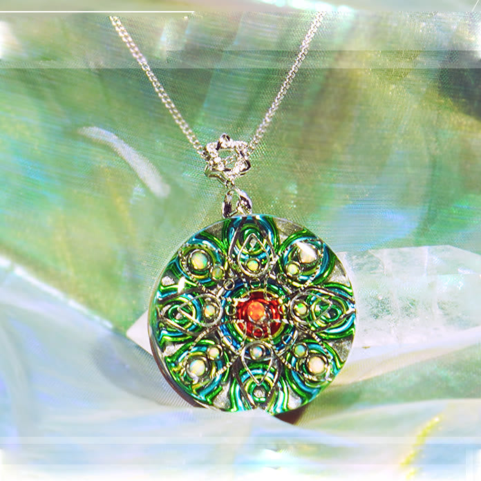 Collar de ópalo de fuego de cuarzo rutilado verde de Olivenorma 