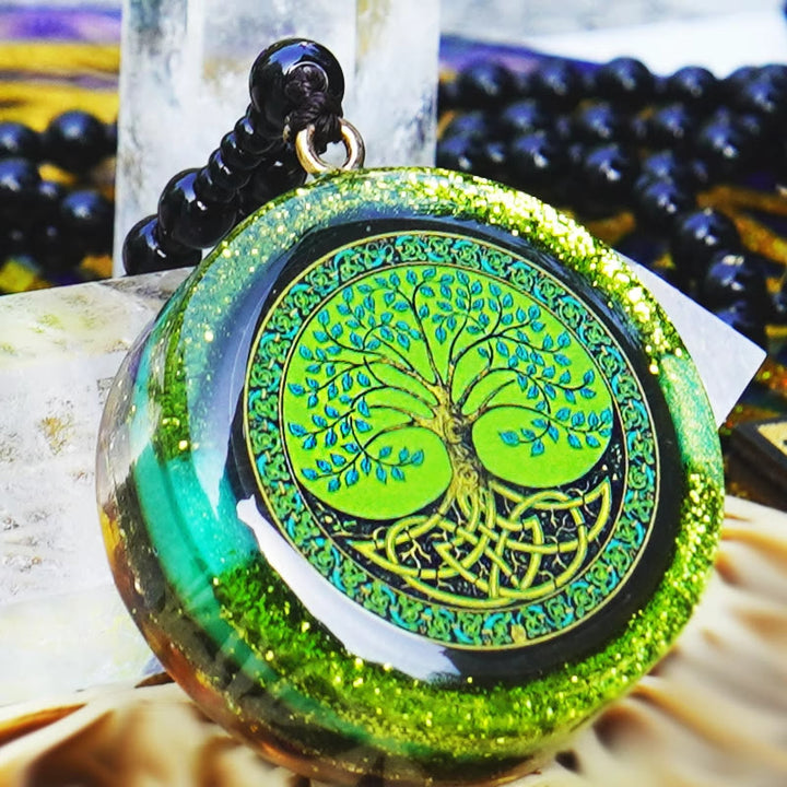 Collar de orgón con árbol de la vida y peridoto de Olivenorma 