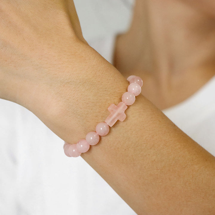 Pulsera con colgante de cruz de cuentas de cristal natural de Olivenorma