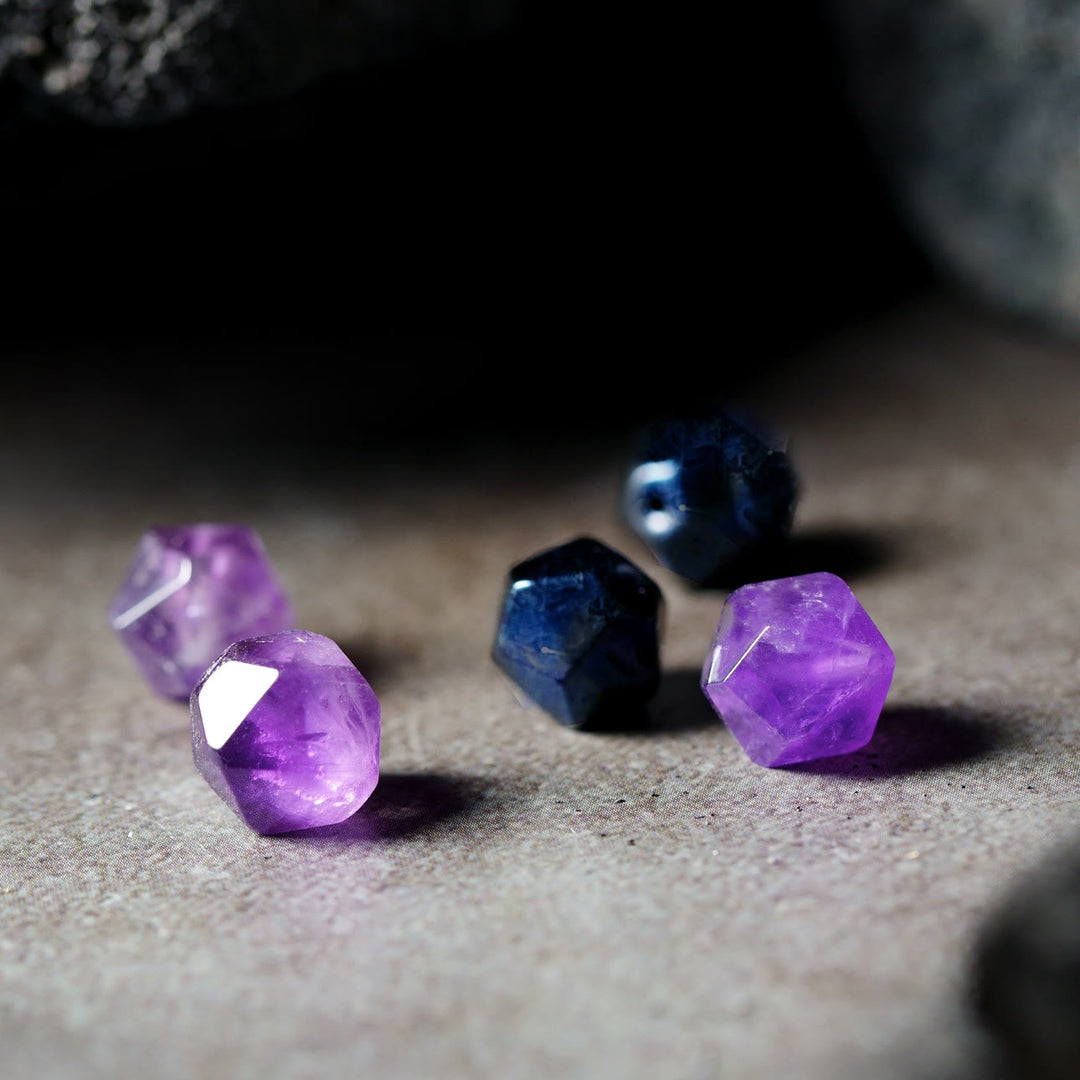 Pulsera de cuentas de amatista y sodalita azul con facetas geométricas para hombre de Olivenorma