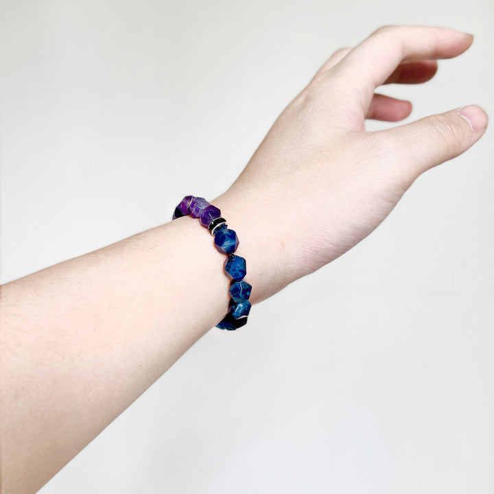Pulsera de cuentas de amatista y sodalita azul con facetas geométricas para hombre de Olivenorma