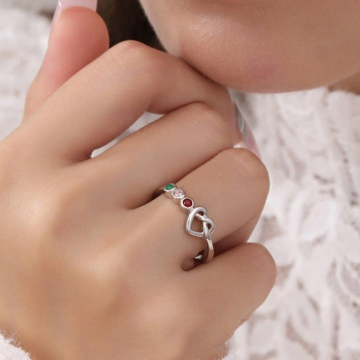 Anillo con piedra natal grabada en forma de corazón de Olivenorma Corbatas Personalizadas