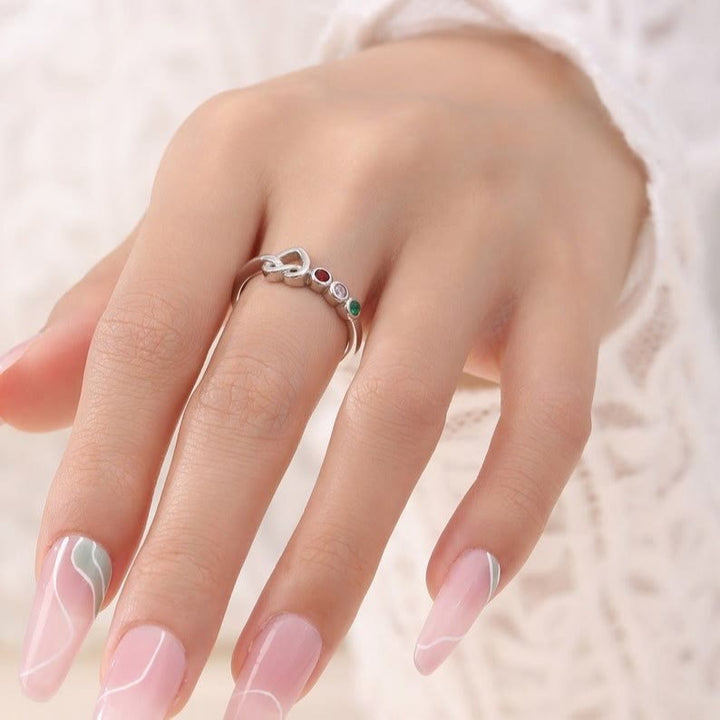 Anillo con piedra natal grabada en forma de corazón de Olivenorma Corbatas Personalizadas