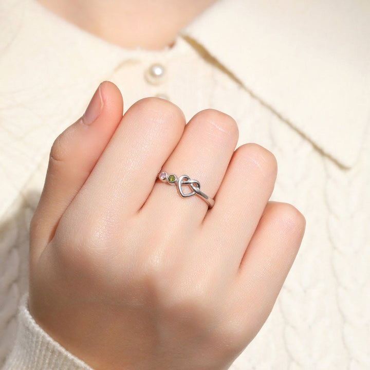 Anillo con piedra natal grabada en forma de corazón de Olivenorma Corbatas Personalizadas