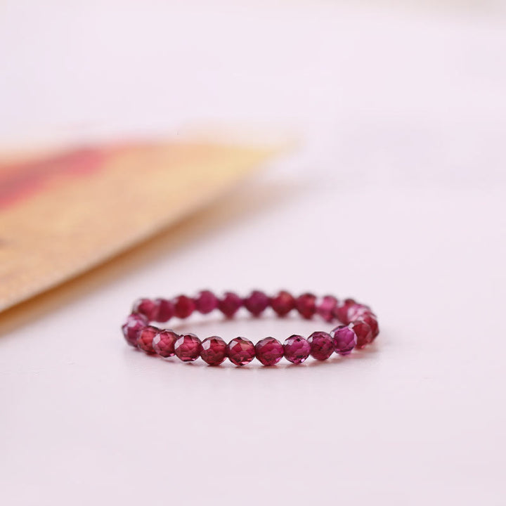 Anillo de cuentas de granate extrafino de 2 mm de Olivenorma
