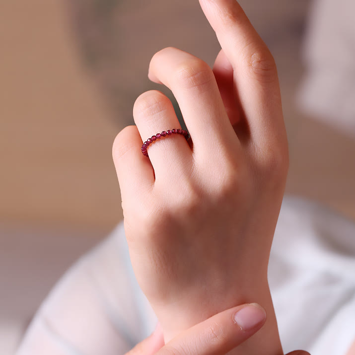 Anillo de cuentas de granate extrafino de 2 mm de Olivenorma
