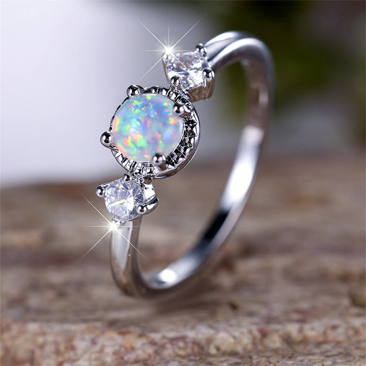 Anillo de ópalo redondo de cuatro puntas de Olivenorma
