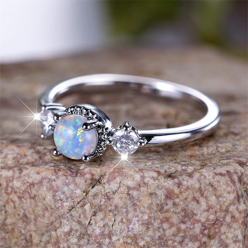 Anillo de ópalo redondo de cuatro puntas de Olivenorma