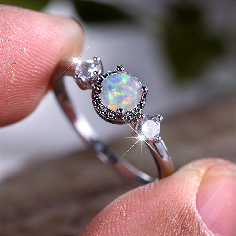 Anillo de ópalo redondo de cuatro puntas de Olivenorma