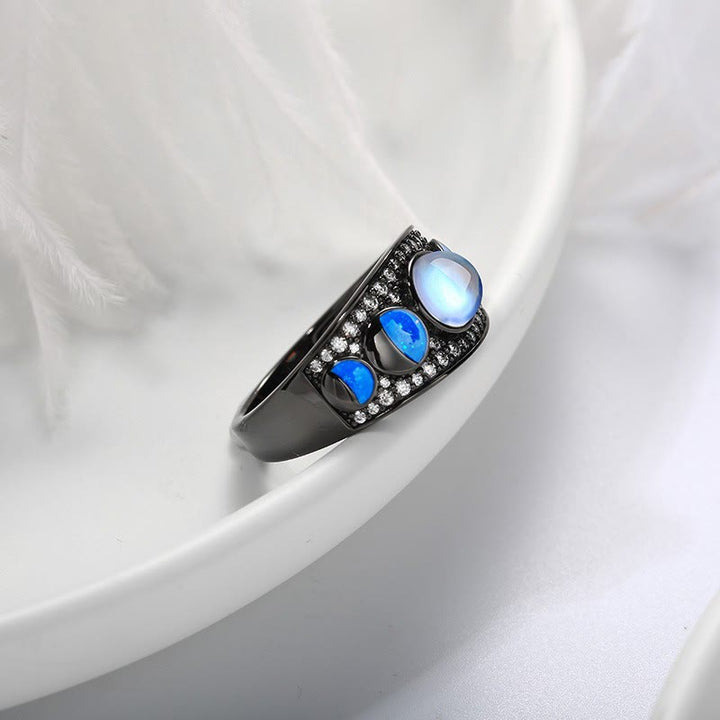 Anillo de plata con borde ancho y ópalo de piedra lunar de Olivenorma