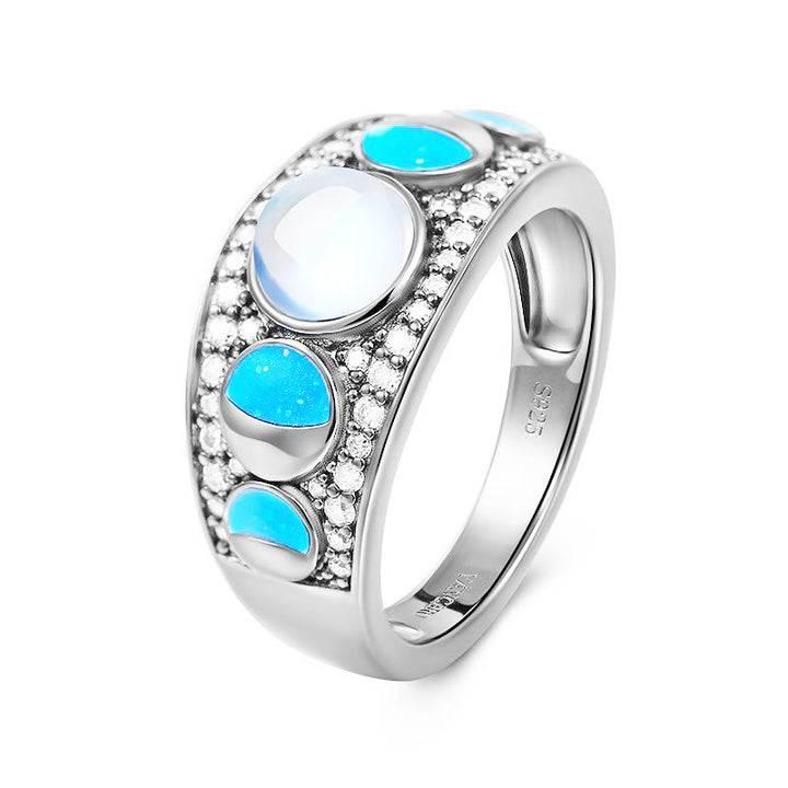 Anillo de plata con borde ancho y ópalo de piedra lunar de Olivenorma