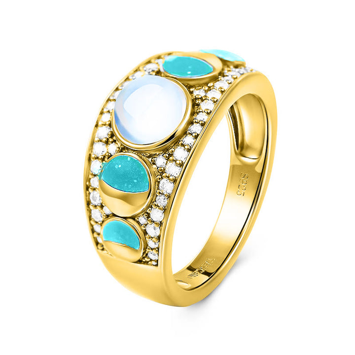 Anillo de plata con borde ancho y ópalo de piedra lunar de Olivenorma