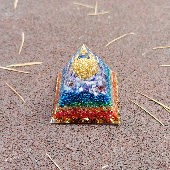 Pirámide de orgón con flor de la vida de amatista de Olivenorma