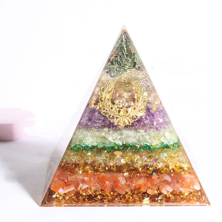 Pirámide de orgón de cristal natural de 15 cm hecha a mano por Olivenorma