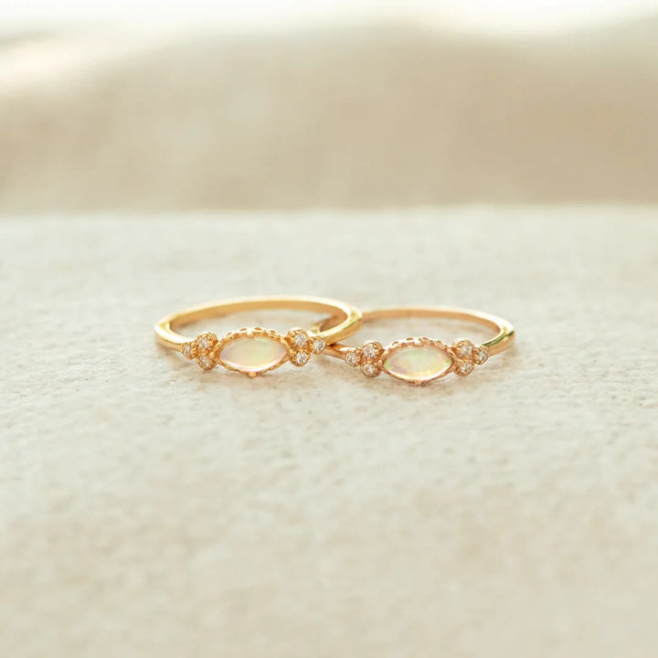 Anillo de ópalo de corte ovalado a juego The Purest Love de Olivenorma