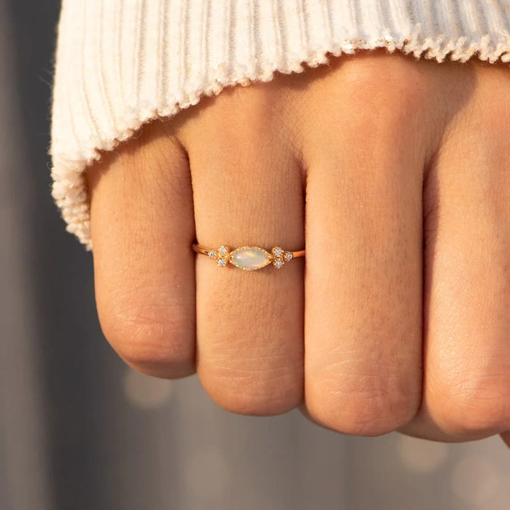 Anillo de ópalo de corte ovalado a juego The Purest Love de Olivenorma