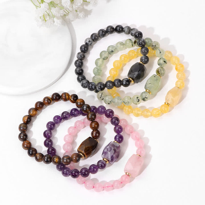 Pulsera con colgante cuadrado facetado y cuentas de piedra natural de Olivenorma 