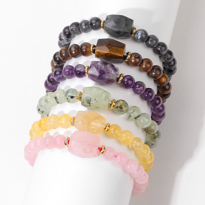 Pulsera con colgante cuadrado facetado y cuentas de piedra natural de Olivenorma 