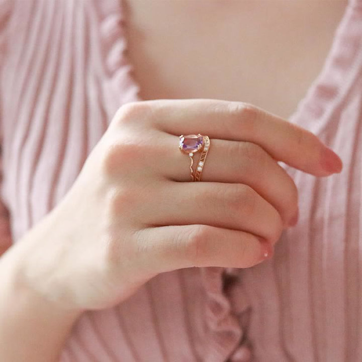 Anillo con diseño de onda de cubo de azúcar y amatista de Olivenorma 